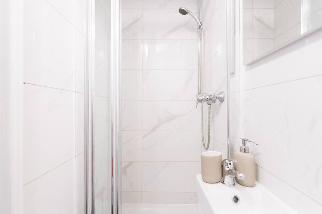 Urban Capsule Apartment - Near Mariahilfer Strasse Bécs Kültér fotó